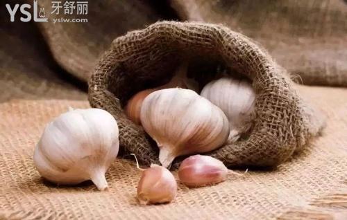 牙疼怎么辦一招教你3秒治牙疼小偏方網(wǎng)絡(luò)配圖3
