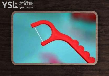 口腔醫(yī)生教你正確使用牙線棒,學(xué)起來(lái).jpg