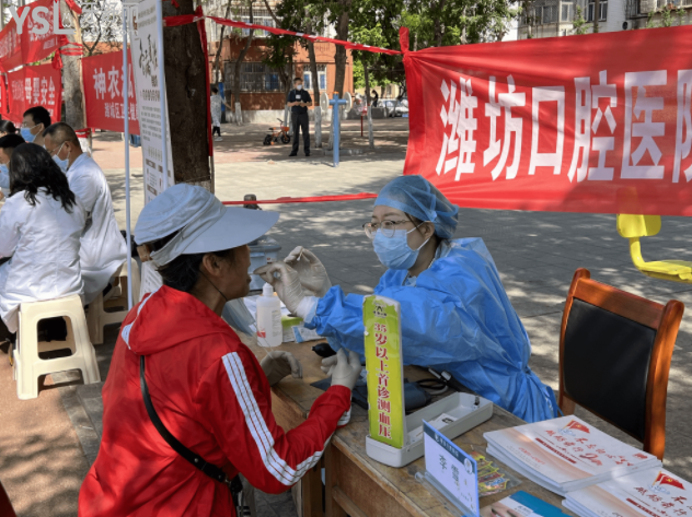 必看！濰坊口腔醫(yī)院健康行動進萬家，口腔健康為居民答疑