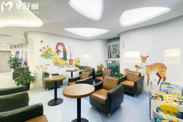 北京瑞泰口腔醫(yī)院等候區(qū)