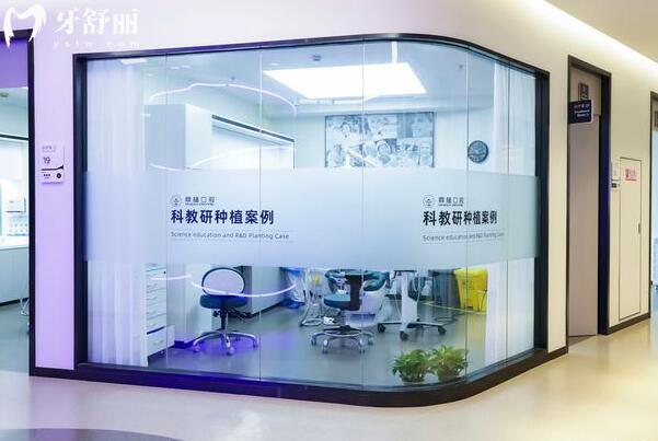 上海鼎植黎強(qiáng)口腔門診部走廊