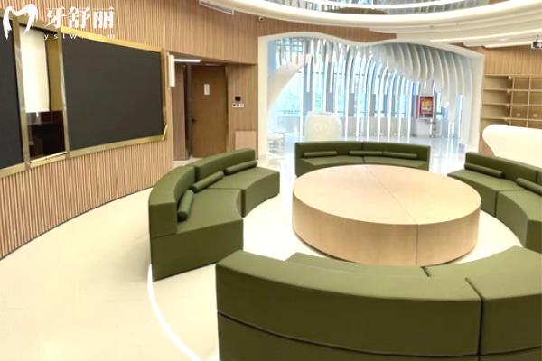 烏魯木齊福宏林口腔門診休息區(qū).jpg