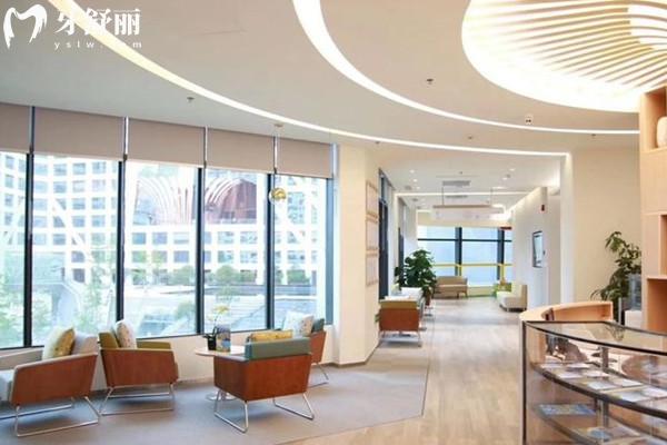 四川泰康拜博蜀光口腔門診部休息區(qū)