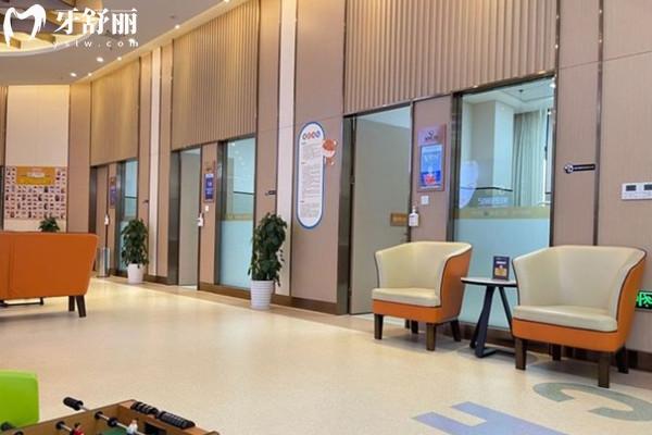  成都新橋口腔衣冠廟店等候區(qū)