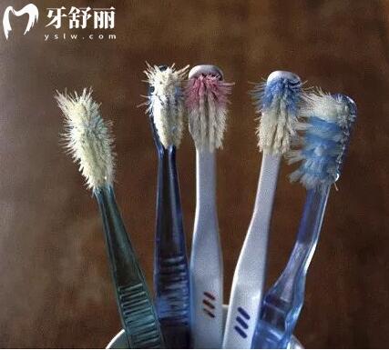 刷牙出血是什么原因引起的?保護口腔衛(wèi)生的四種方法要牢記
