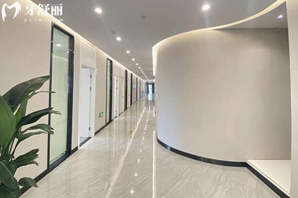 金華婺城藍(lán)芽口腔門診部走廊