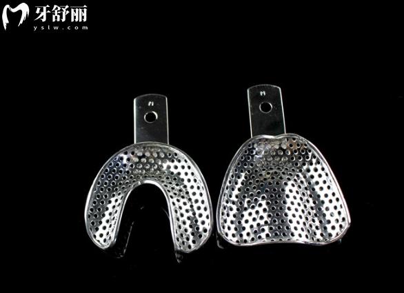 鈦合金牙托和純鈦牙托哪個更好?從它們的優(yōu)點和價格對比下