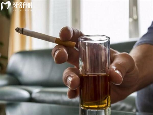 吸煙對牙齒危害大,那我就抽電子煙？看醫(yī)生如何說