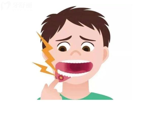 嘴巴里經(jīng)常出現(xiàn)口腔潰瘍怎么回事