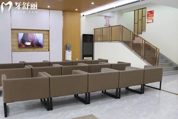 清遠中大口腔醫(yī)院休息區(qū)
