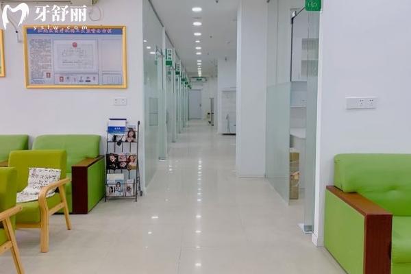重慶重生口腔醫(yī)院等待區(qū)