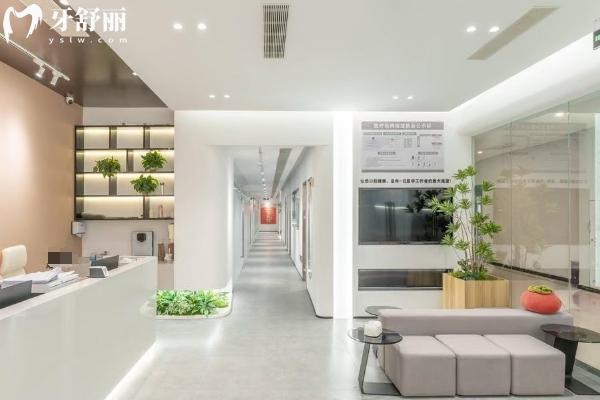 貴陽(yáng)橙恩口腔門診部休息區(qū)