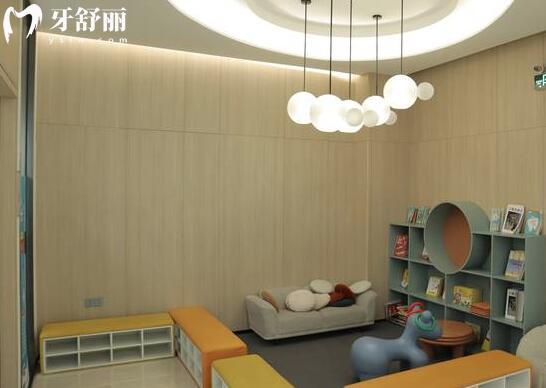 東莞口腔醫(yī)院是正規(guī)的嗎?是一級醫(yī)院且排名穩(wěn)居前列很可靠