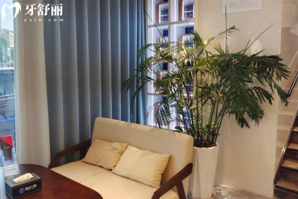 貴港柏樂(lè)口腔門診休息區(qū)