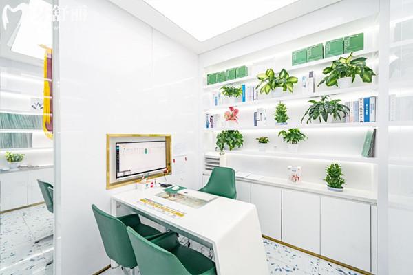 成都英博口腔種植牙多少錢(qián)一顆
