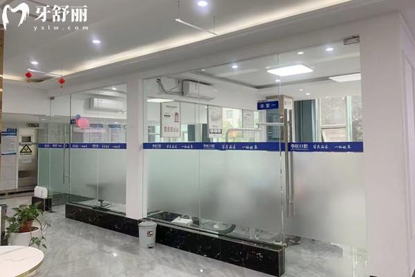 巴中華醫(yī)口腔醫(yī)院診療室