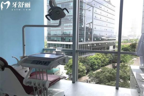 上海新隆口腔門診部正規(guī)資質(zhì)查詢： 省份：上海市  審批機關(guān)：上海市徐匯區(qū)衛(wèi)生健康**會  登記號：39865651931010419D1522   地址：上海市徐匯區(qū)龍?zhí)m路277號2幢4層01部位2401、2402室  診療科目：口腔科 /醫(yī)學影像科 