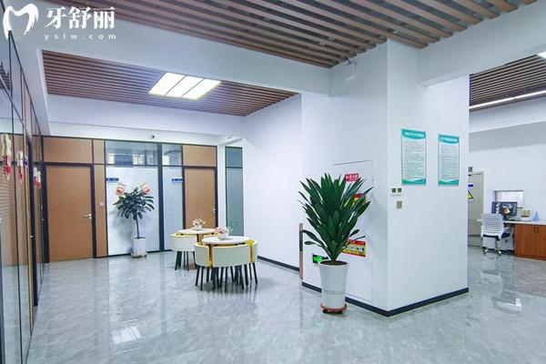 銀川市金鳳區(qū)牙季口腔診所大廳