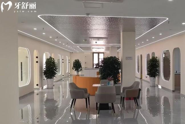 張家口盛景口腔候診區(qū)