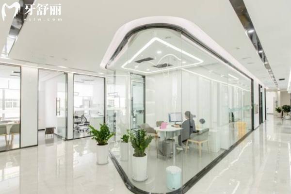 維樂口腔醫(yī)院國內(nèi)有幾家分院 10城80家分布在北京/上海/青島/重慶/泉州/無錫等地