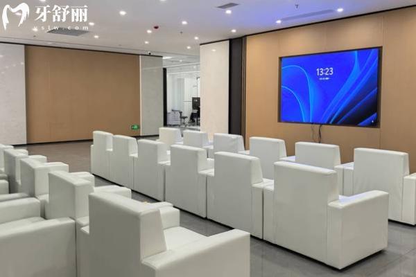 綿陽(yáng)常樂口腔門診部休息區(qū)