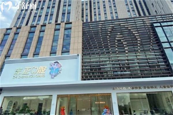 更新青島正規(guī)牙科醫(yī)院排名榜及價格表:速覽青島看牙哪家口腔好及看牙多少錢?