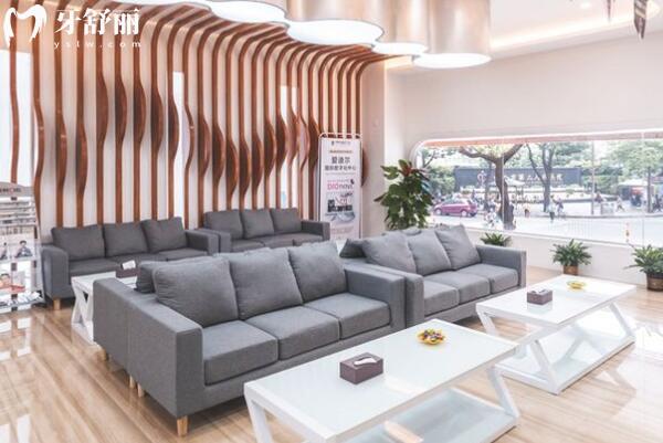 愛頓口腔屬于中高端連鎖齒科品牌,多院規(guī)模大