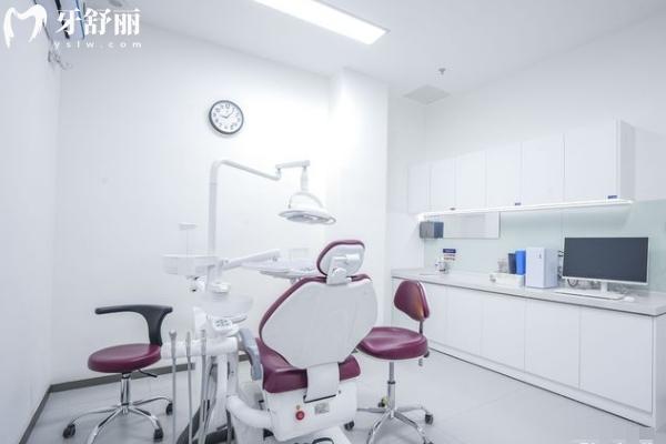 中喜口腔種植牙怎么樣?患者驗(yàn)證:醫(yī)生技術(shù)實(shí)力派,價(jià)格不貴還正規(guī)可預(yù)約