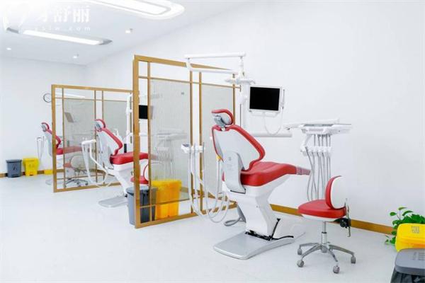 海南?？谥Z貝爾口腔價(jià)格表2025:種植牙1599+牙齒矯正5800+根管治療298+補(bǔ)牙99+