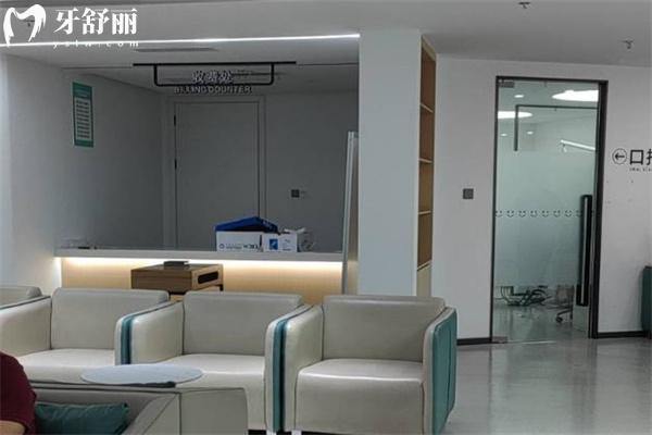 成都團(tuán)圓口腔醫(yī)院價(jià)格表2025 種植牙2680+隱形矯正28800+鑲?cè)裳?99+補(bǔ)牙99+