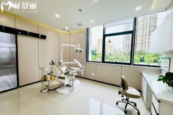 2025六安皓雪口腔收費(fèi)標(biāo)準(zhǔn)查詢，補(bǔ)牙拔牙種植牙牙齒矯正鑲牙收費(fèi)概覽