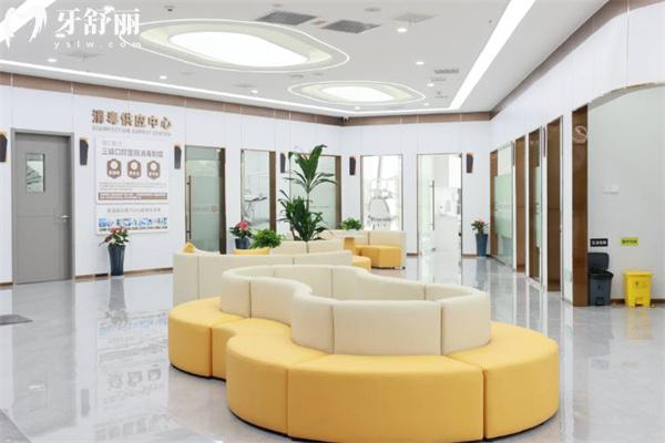 武漢中諾口腔醫(yī)院2025收費(fèi)標(biāo)準(zhǔn):種植牙2795+自鎖矯正12795+烤瓷牙595+