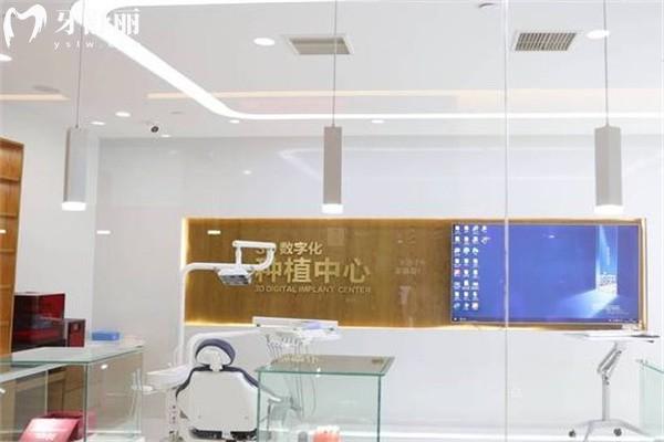 優(yōu)諾口腔人工客服是24小時嗎?是的國內(nèi)連鎖25家種牙/矯正/補牙價格表一覽