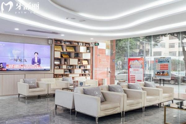 春芽口腔收費(fèi)明細(xì)表2025全公開(kāi)！種牙/矯正/補(bǔ)牙多少錢(qián)？看完再看不花冤枉錢(qián)！