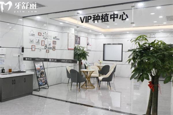 新版南寧牙博士口腔醫(yī)院價格表:種植牙1980+金屬矯正5600+全瓷牙1400+補牙67+