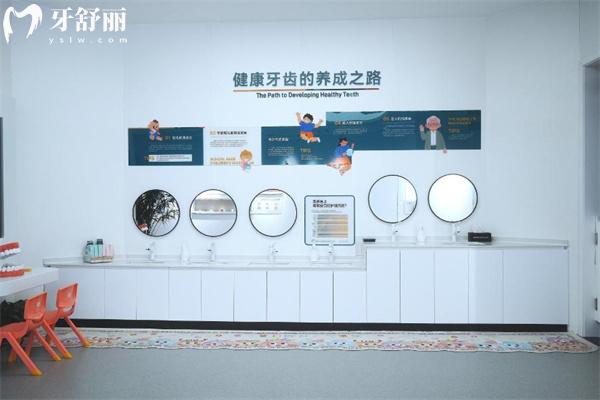 合肥茀萊堡口腔醫(yī)院價(jià)格表簡介:種植牙2680+金屬矯正7452+根管治療598+收費(fèi)不貴