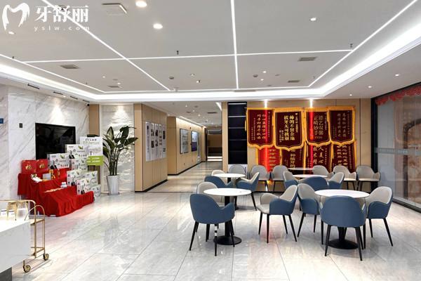 西安中?？谇皇钦?guī)牙科