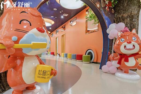 昆明松鼠口腔是正規(guī)的私立醫(yī)院,資質(zhì)齊全/設(shè)備完善/醫(yī)生負(fù)責(zé)/西山區(qū)市民認(rèn)可