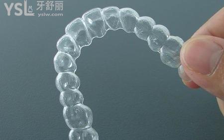 什么是無托槽隱形矯治技術？