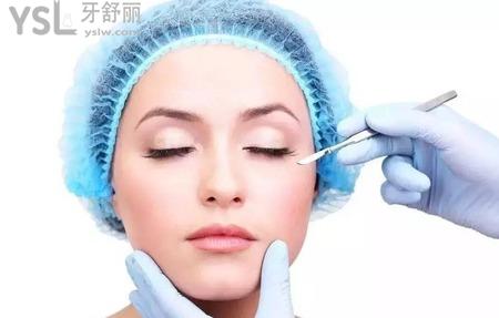 為什么假體墊下巴銜接不好？