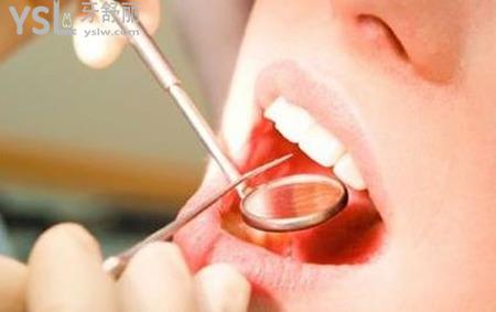 拔了牙,現(xiàn)在傷口處邊上發(fā)白怎么回事？