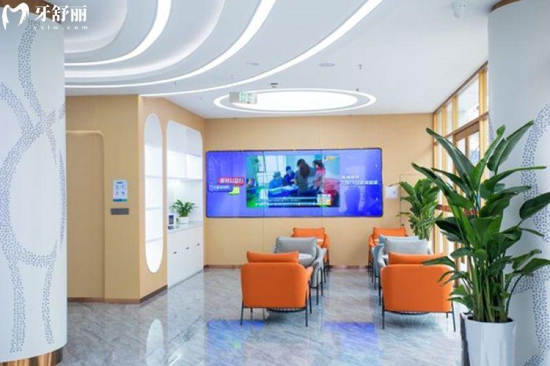 西寧非凡口腔醫(yī)院地址在哪里?查詢?cè)诔侵?城西區(qū)都有門店,電話號(hào)碼可預(yù)約掛號(hào)