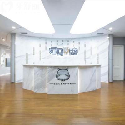 成都極光口腔是不是正規(guī)醫(yī)院？肯定是的，從醫(yī)院資質(zhì)/醫(yī)生團(tuán)隊(duì)/價(jià)格來(lái)分析