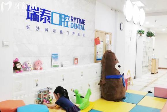 福州科爾口腔有3家地址就在鼓樓/福清/臺(tái)江區(qū):種牙1300+矯正8800+性價(jià)比高